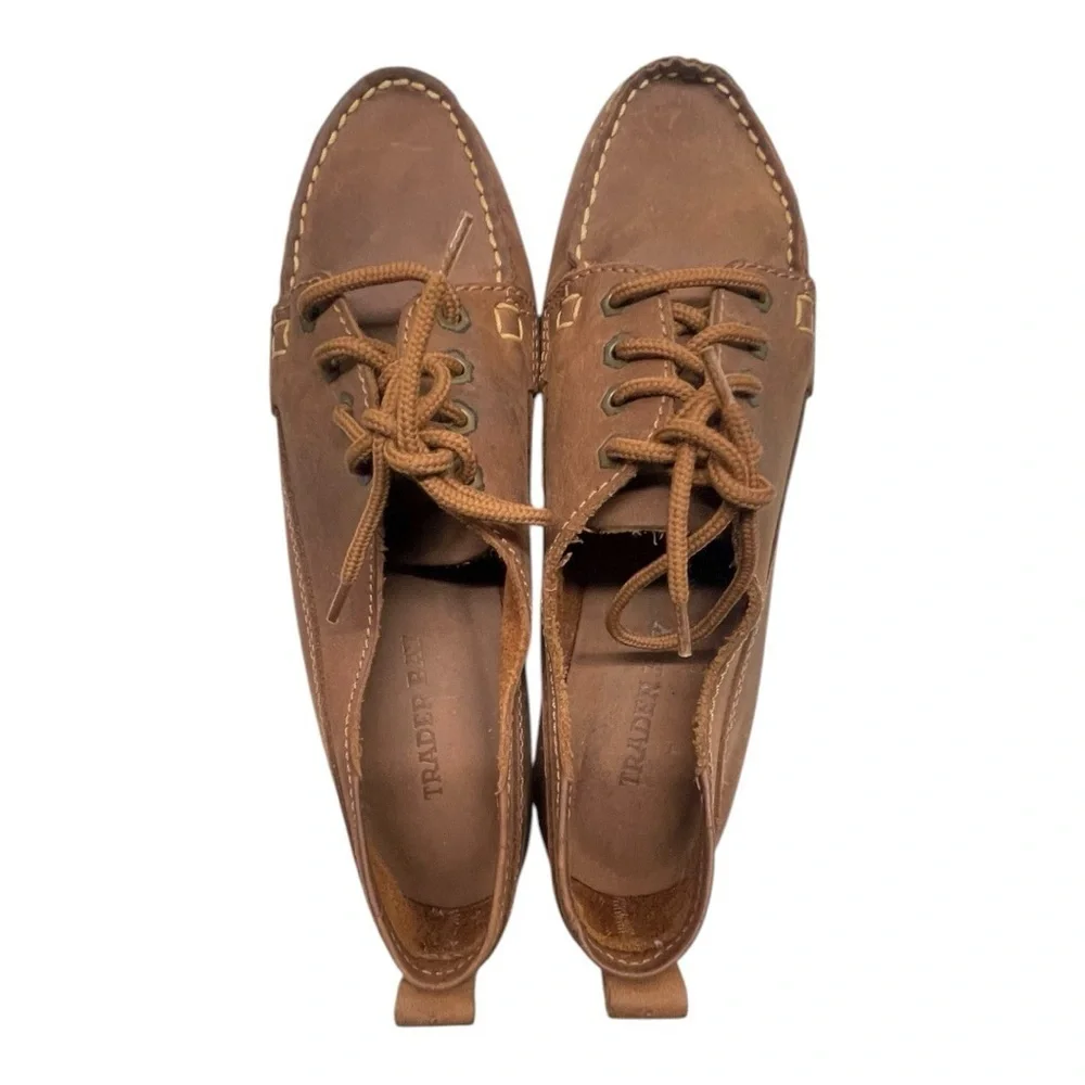 Trader Bay brown leather moccasins / boat shoes Size 9